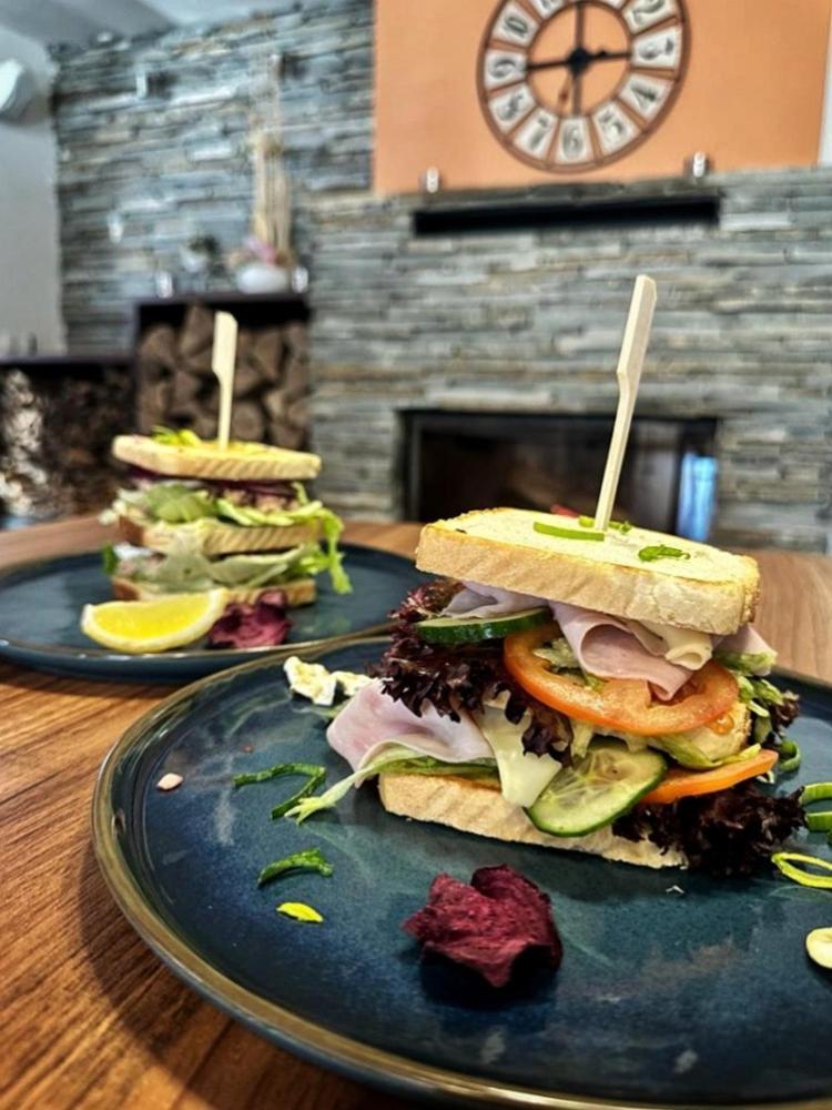 Restaurace A Penzion Lutena Dolni Lutyne 外观 照片